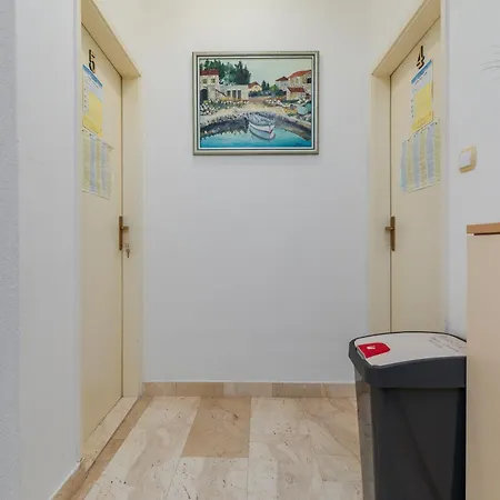 With Parking Space - 24562 Apartamento Makarska